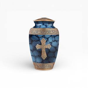 Urne funéraire blanche douce couleur lavande avec délicate gravure de palmier argenté et finition satinée lisse - Product Image 6