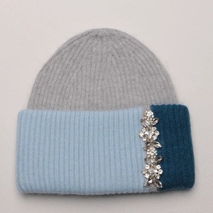 หมวกไหมพรมอะคริลิคสีลูกกวาด ประดับคริสตัล สำหรับผู้หญิง สไตล์หรูหรา นุ่มสบาย เหมาะสำหรับฤดูหนาว ผลิตตามสั่ง ขายส่งจากโรงงาน เหมาะสำหรับใส่ไปเที่ยวทะเลหรือทำธุรกิจ - Product Image 6