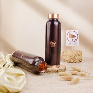 Bouteille d'eau en cuivre pur faite à la main Élégant récipient en cuivre ayurvédique pour les verres de yoga avec un excellent design - Product Image 2