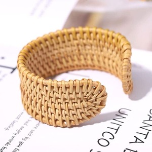 Vietnam fait à la main tissé paille osier tresse ethnique déclaration gros Bracelet rotin géométrique Bracelet Premium cadeau à bas prix - Product Image 2