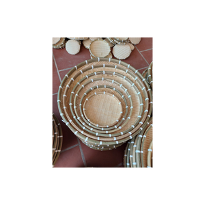 Le panier de vannage fabriqué à la main est en bambou et est en forme de cercle écologique avec un motif unique et traditionnel - Product Image 3