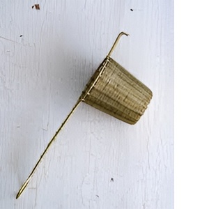 Passoire à thé en métal tissée à la main d'aspect moderne de qualité exportable avec finition dorée pour le thé en vrac, la maison et la cuisine - Product Image 5