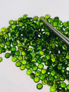 พลอยไดออพไซด์ทรงกลมโครเมี่ยมธรรมชาติขนาด4มม. พร้อมด้วยความมันวาวที่ยอดเยี่ยมและการตัดที่สมบูรณ์แบบ - Product Image 4