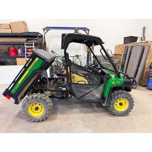 Premium John Deeree 825i Gator r UTV con motore a benzina da 812cc, trazione integrale e trasmissione CVT - Product Image 2