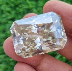 เพชรโมอิสสีขาวใสเพชร98 CT ทำด้วยมือสำหรับจี้เพชรโมอิสซาไนต์ - Product Image 1