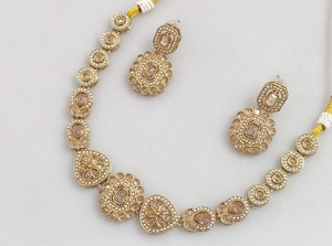 Encantador conjunto de Collar chapado en oro de primera calidad con elegantes pendientes para ropa de fiesta de boda hecho de latón para mujer - Product Image 5