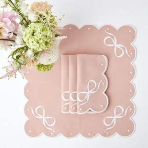 Sets de table en lin faits à la main brodés de motifs floraux pour une décoration de table à manger élégante et des intérieurs de ferme - Product Image 1