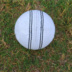 Pelota de Cricket de Alta Durabilidad, Superficie Lisa, Núcleo Resistente, Ideal para Prácticas, Partidos y Desarrollo de Habilidades - Product Image 2