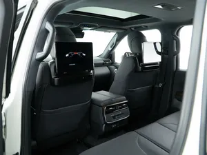 LAND CRUISER SERIE 300 2022, Bajo Kilometraje, Motor en Buen Estado, Transmisión Automática, Techo Panorámico, Luces, Listo para Enviar - Product Image 5