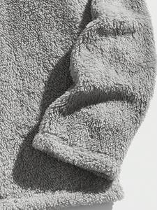 Sweat à capuche Tie dye avec des couleurs vives et un procédé de teinture écologique conçu pour les marques de mode jeunes et la distribution en gros - Product Image 3