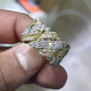 Banda de boda de enlace cubano de oro amarillo de 10 quilates para hombres Moissanite Diamond Baguette Diamonds Anillo de estilo religioso Chapado en oro - Product Image 1