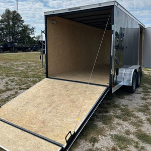 Remolque de Carga Cerrado de 6X12 con Capacidad de Carga de 7000 lb para Contratistas y Empacadores que Necesitan Seguridad, Compacto, Resistente y Fácil de Remolcar - Product Image 1