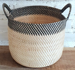 Juego de 2 Cestas de Almacenamiento de Ratán Marrón de Sisu Handicraft, Diseño Simple Ecológico, con Asa Recortada, Forma Cuadrada, Multiusos - Product Image 5