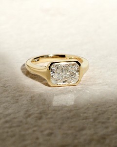 Moissanite diamante solitario chapado en oro anillo de lujo para unisex forma radiante VVS1 joyería de claridad - Product Image 4