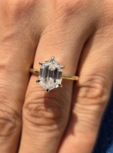 Anillo de compromiso de solitario de moissanita hexagonal regalo para ella anillo de boda anillo de promesa regalo de joyería personalizado para ella - Product Image 4