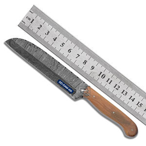 Couteau de chasse fait main avec lame en acier damas DD-DAM-435 personnalisable OEM gaine en cuir gaufré manche en bois d'olivier - Product Image 1