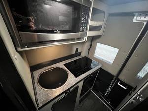 MEJOR Mercedes-Benz Sprinter 3500 2023, TRANSMISIÓN AUTOMÁTICA, 6 CILINDROS, TECHO PANORÁMICO COMPLETO - Product Image 4