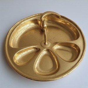 Servidor de fruta seca de aluminio hecho a mano con diseño de triple hoja en acabado dorado Diseñado para interiores de comedor decorativos - Product Image 5