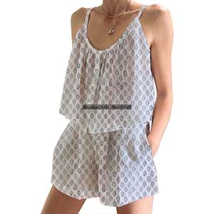 Conjunto de Pijama de Shorts Coordinados, Primavera y Otoño, Nuevo Conjunto de Pijama sin Mangas con Estampado Floral para Mujer, Ajustado y con Tirantes - Product Image 4