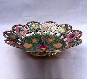 Bol à fruits en métal fabriqué à la main de conception moderne, vaisselle de forme ronde martelée polie pour les fêtes - Product Image 2