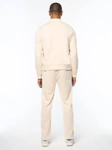 Solución de Fabricación de Ropa Deportiva al por Mayor para Hombres, para Mercados Globales de Ropa Deportiva, Cadenas de Tiendas Minoristas y Vendedores de Moda en Línea - Product Image 3