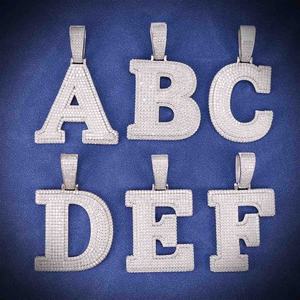 Pendentif chaîne en alliage de laiton avec diamant de laboratoire style hip-hop pour hommes et femmes - Product Image 1