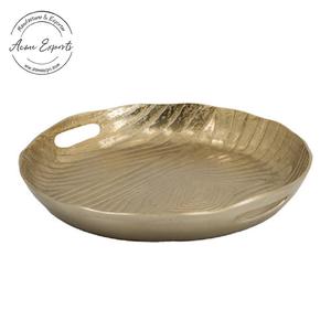 Bandeja de piña de metal dorado de diseño personalizado con acabado dorado Premium utilizada para la decoración del hogar de mesa - Product Image 5