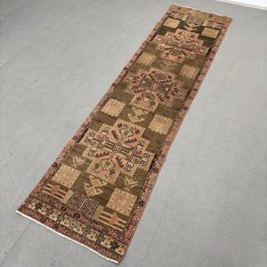 Alfombra Vintage de 2.6x10.4 pies, Alfombra Oriental Turca Marrón - Product Image 2