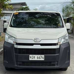 Toyota Hiace Commuter Deluxe Usada del 2023 - Product Image 1