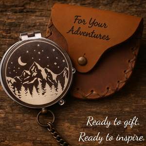 Boussole artisanale en laiton vieilli gravée avec le nom de la route des montagnes, avec étui en cuir estampé pour vos aventures, cadeau pour homme - Product Image 6