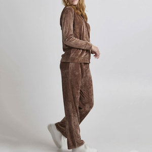 Survêtements personnalisés avec logo pour femmes, ensemble de vêtements de sport pour l'entraînement physique et la mode de rue décontractée - Product Image 4