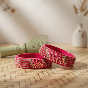 Juego de 2 brazaletes de moda color rosa lacado con adornos - Product Image 2