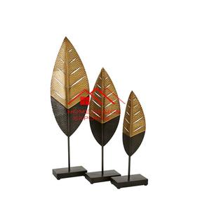 Décor à la maison fini doré fini brillant Sculpture en métal fini doré avec base en marbre noir Accessoires de décoration pour la maison - Product Image 6