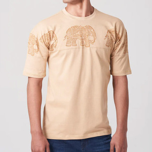 T-shirts graphiques en gros | T-shirt en coton avec logo personnalisé | Fabricant de chemise Streetwear de mode OEM - Product Image 4