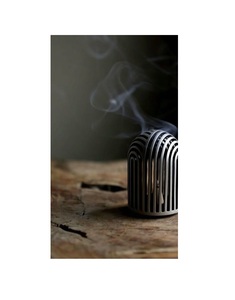 Caja de quemador de incienso de madera pura para quemar chips aromáticos bakhoor elaborada con detalles finos y parte superior con incrustaciones de latón - Product Image 3