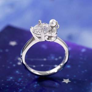 Bague de fiançailles Jeulia Hug Me Explorer Galaxy Astronaut en argent sterling à coupe ronde - Product Image 5