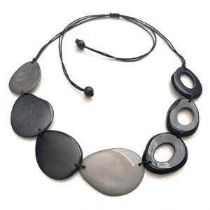 Collier en résine de mode moderne à vendre Collier unique fait à la main et fabriqué à la main pour les filles fabriqué par Tayyab Handicraft - Product Image 4