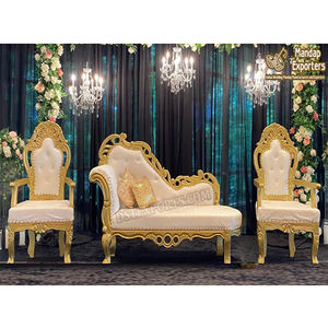 Ensemble de canapés de scène pour mariage Maharaja pour couples Luxueux ensemble de canapés de mariage en or blanc look élégant ensemble de canapés de places pour mariage amour - Product Image 1