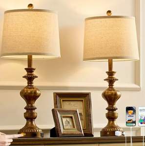 Lámpara de Mesa de Metal con Acabado de Lujo para Colección de Decoración del Hogar de Alta Gama que Crea un Efecto de Iluminación Refinado - Product Image 5