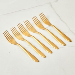 Fourchette simple en acier inoxydable doré conçue pour les tables de buffet à manger d'hôtel cuisines familiales comptoirs de restauration et maisons de fête - Product Image 2