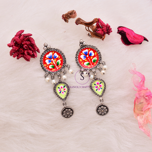 Boucles d'oreilles peintes à la main en émail artisanal traditionnel indien pour femmes bijoux en laiton de mariage pour femmes et filles Jhumkaas - Product Image 2