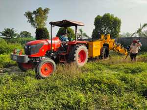 Tractor de alta calidad tipo carro zanjadora máquina lateral y central montada para riego agrícola y desarrollo de tierras - Product Image 2