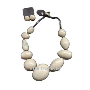 Les dernières belles perles de résine forme ovale pendentif bijoux résine bois pour colliers bijoux accessoires ensembles de bijoux - Product Image 1