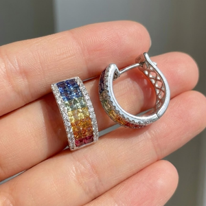 Pendientes de Aro de Oro Blanco de 18K con Zafiros Arcoíris, Engaste Invisible, Piedras Preciosas Multicolor de Corte Princesa, Joyería Fina al por Mayor - Product Image 4