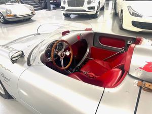 1.9.5.5. Rep --- lica Mid-Engine Classic Racing Heritage Dirección derecha Fibra de vidrio para Porsche 550 Spyder Caja de cambios automática - Product Image 5