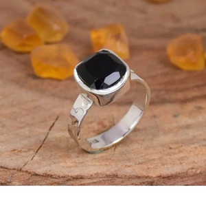 925แหวนพลอยโอนิกซ์สีดำเงินสเตอร์ลิงออกแบบได้เป็นมิตรกับสิ่งแวดล้อมโบฮีเมียของขวัญแต่งงาน - Product Image 1