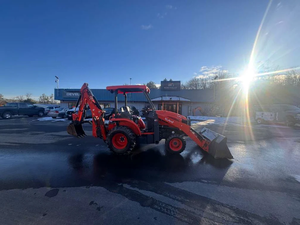 Chargeuse-pelleteuse Kubota L47 d'occasion/neuve |   Chargeuse-pelleteuse L47 40HP avec pompe et roulement de boîte de vitesses, neuve, très faible nombre d'heures, prête à l'emploi - Product Image 2