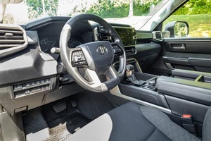 Prêt à être expédié, Toyota Tundra SR5 CrewMax 4x4 d'occasion 2022, titre propre, garantie de 3 ans - Product Image 2