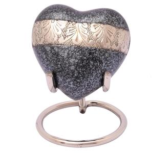 Urna de cremación de recuerdo en forma de corazón única para cenizas humanas hecha a mano en latón y urna de entierro de recuerdo grabada a mano en casa - Product Image 1