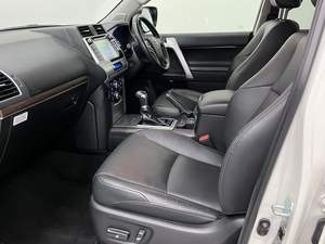 Toyota Land Cruiser 2.8D invencible de 4WD Euro 6 5dr (7 asiento) RHD - Product Image 6